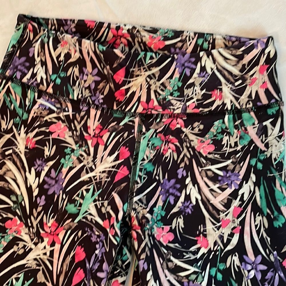 Fabletics workout leggings  - Picture 4 of 8
